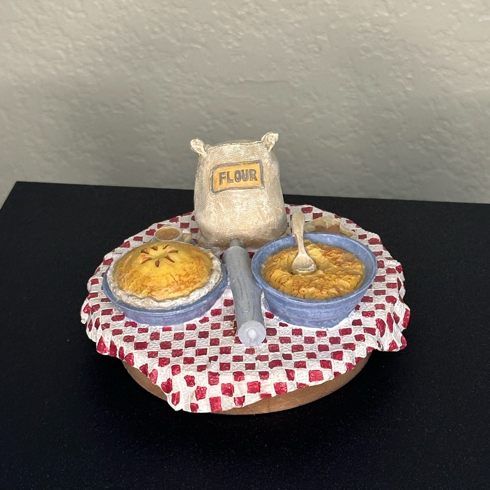 Miniature Pie and Flour Set